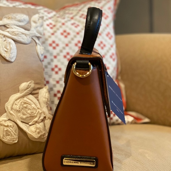 🆕 Adrienne Vittadini Instinct Collection Satchel - Picture 5 of 10